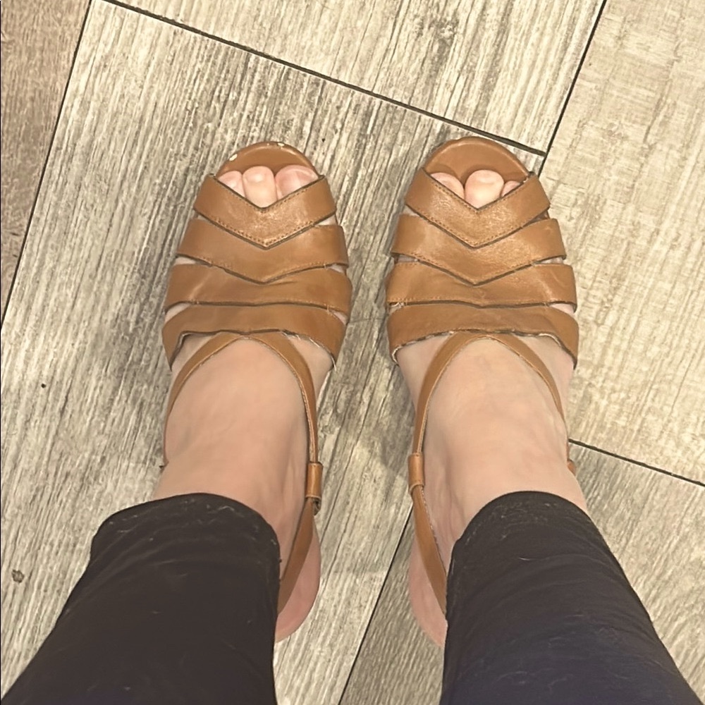 Ciao Bella Sophisticated Tan High Heels with Strappy Design Sz 7